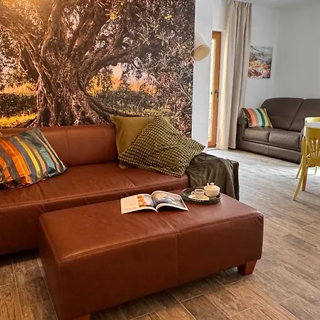 Forest Lullula Retreat