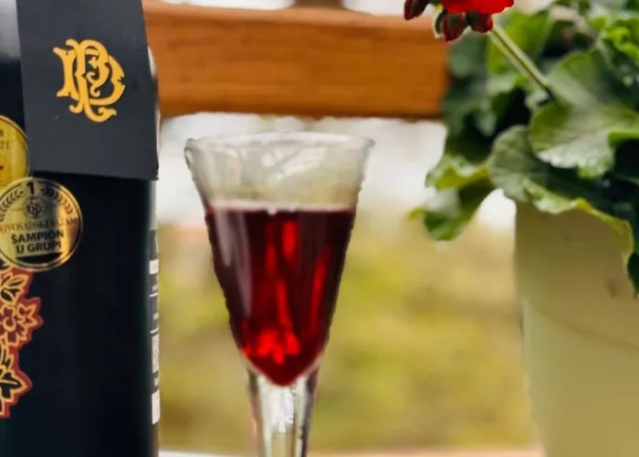 With A Terrace Forest Lullula * Veprinac